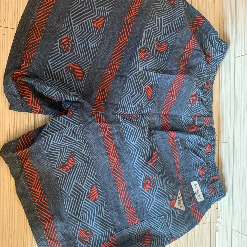 Columbia PFG Men's Patterned Swim Trunks in Navy and Red